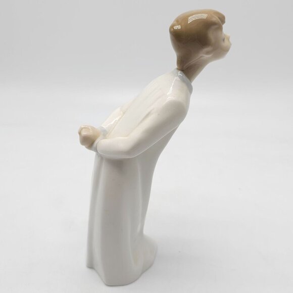 Lladró Handcrafted Porcelain Figurine Bowing Kissing Boy Spain Collectible 4869 - Picture 3 of 8